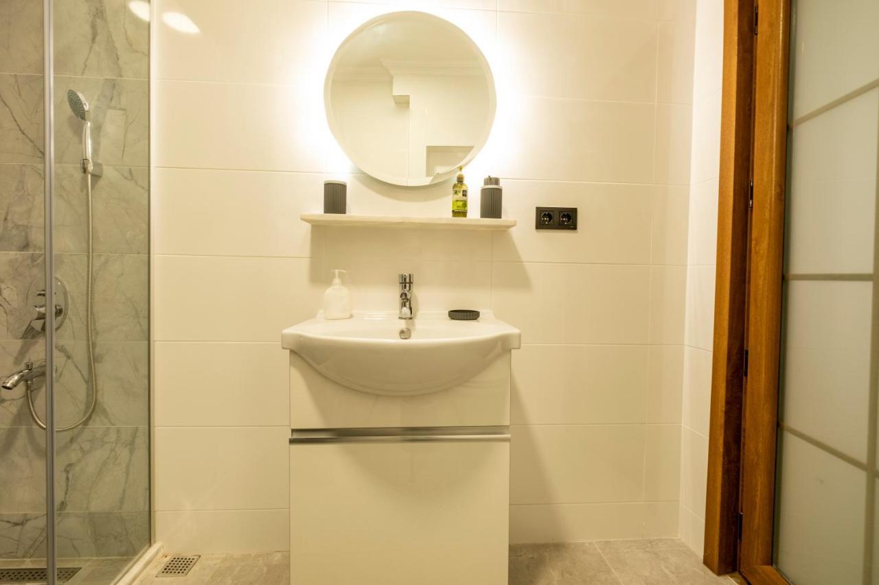 Apartament Spacious And Comfy 2Br In The Heart Of Cihangir Stambuł Zewnętrze zdjęcie
